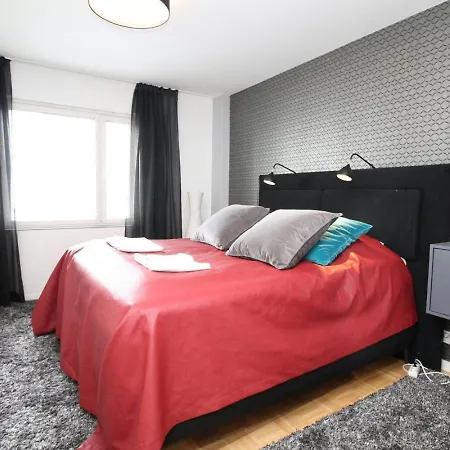 Spacious For 4 In District Vi * توركو
